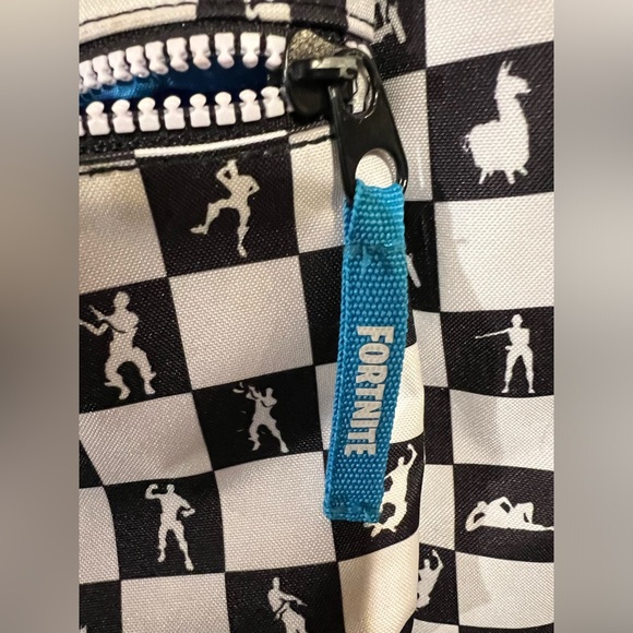 Fortnite backpack, black and white - Picture 6 of 9
